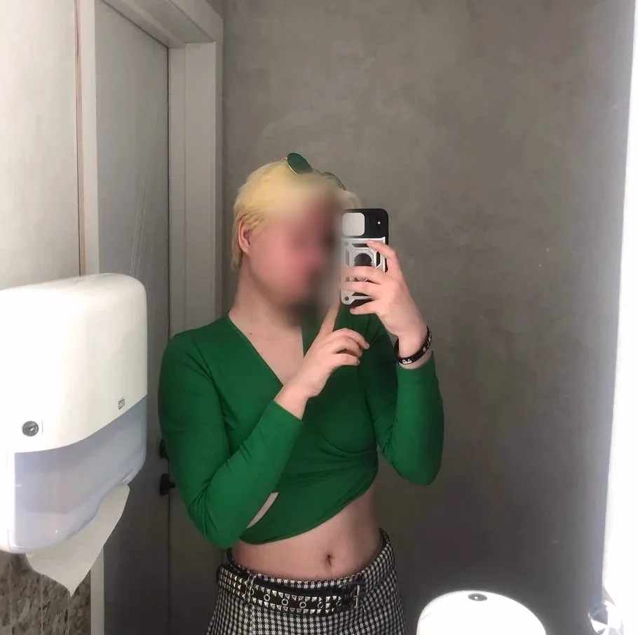 Denise, 20