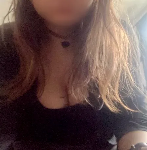 Lilly, 28