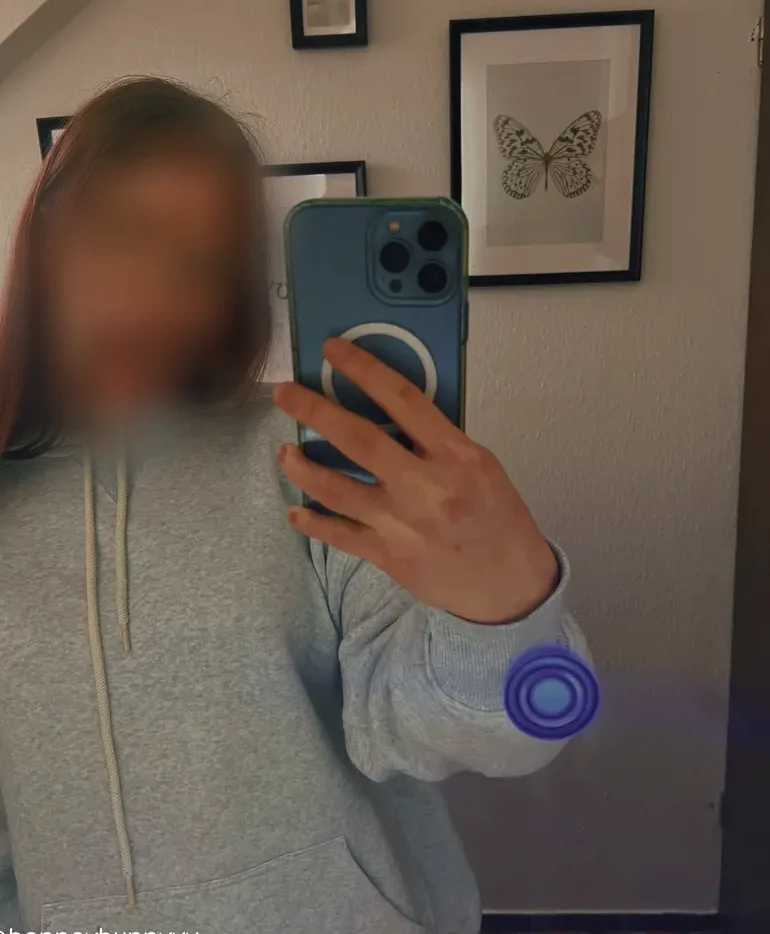 Sarah, 25