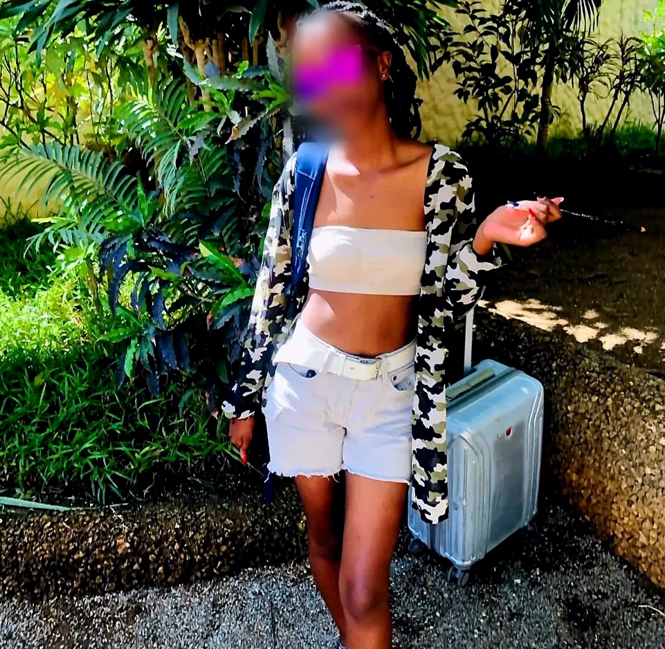 Simone, 21